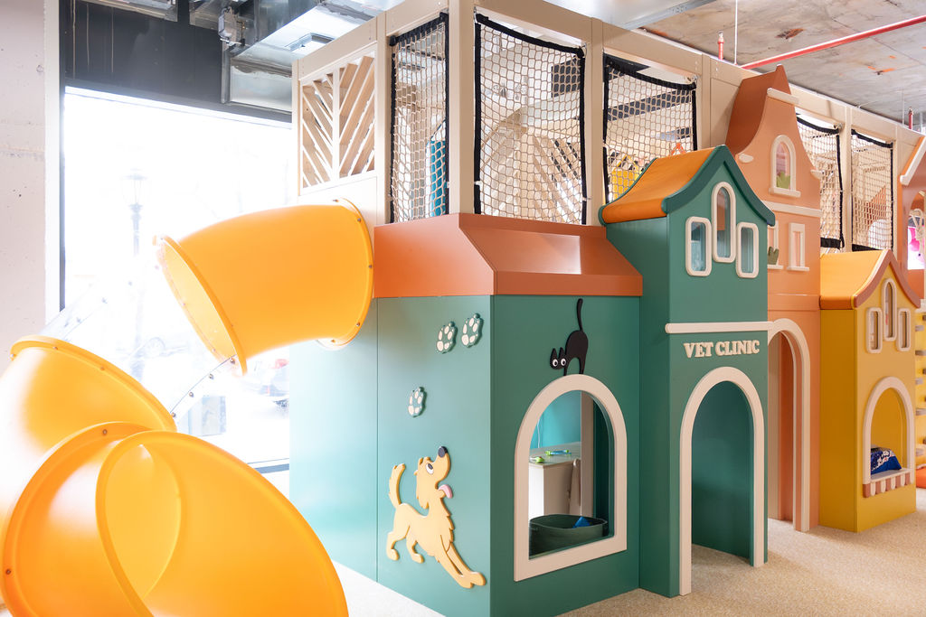 Indoor playground imaginative play/climbing structure